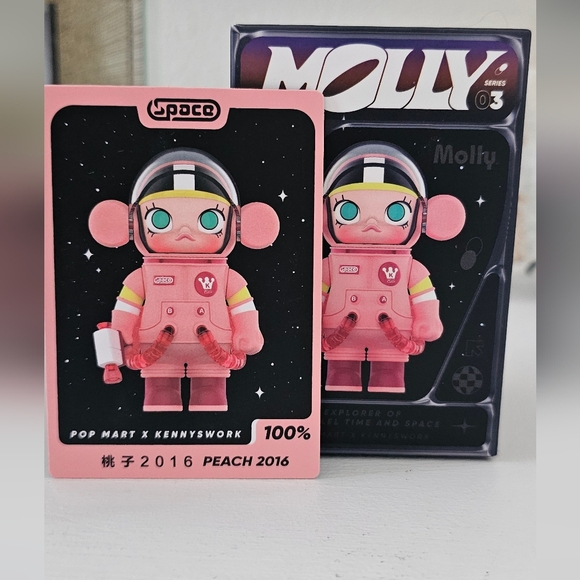 NEW Mega Space Molly 100% Series 03 - Peach Box Opened, Package Sealed